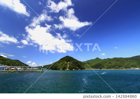 Tainoura Shrine floating on the sea Tainoura Shrine floating on the sea 142884860
