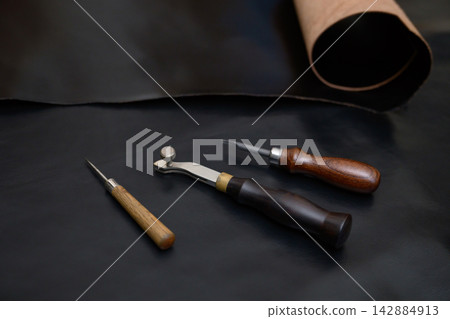 皮革工藝工具和皮革材料 皮革工藝工具和皮革材料 142884913