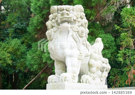 哈里納神社,西入口處有一隻A字形守護犬雕像 哈里納神社,西入口處有一隻A字形守護犬雕像 142885169