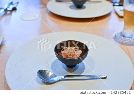 A high-end French dish using Okinawan ingredients, beautifully presented on a plate and spoon [Okinawa Gourmet Photo] 142885491