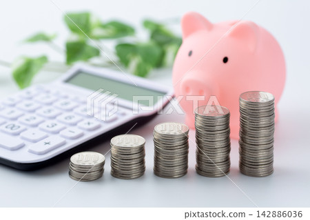Asset management/investment plan image (bar graph of 100 yen coins) Asset management/investment plan image (bar graph of 100 yen coins) 142886036