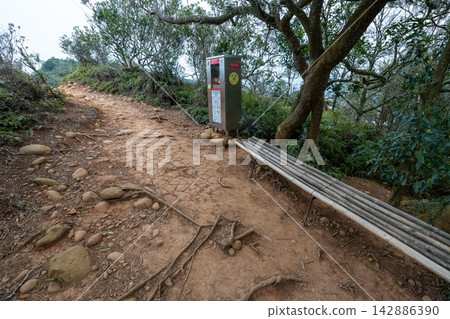 台灣第35座小山峰火岩山登山路線沿途風景。 142886390