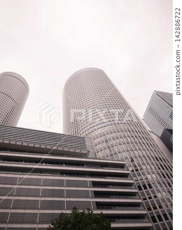 摩天大樓的城市景觀 摩天大樓的城市景觀 142886722