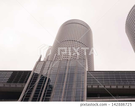 摩天大樓的城市景觀 摩天大樓的城市景觀 142886725