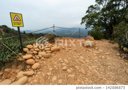 台灣第35座小山峰火岩山登山路線沿途風景。 台灣第35座小山峰火岩山登山路線沿途風景。 142886873