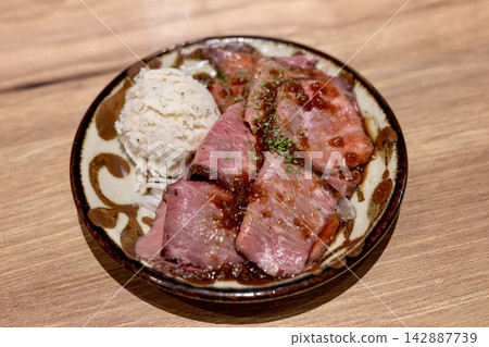 阿瓦黑牛肉熟成烤牛肉 阿瓦黑牛肉熟成烤牛肉 142887739