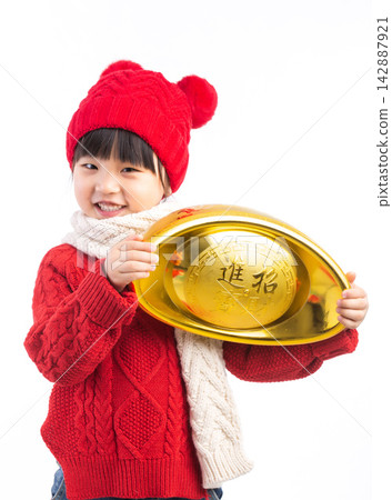 Happy Asian girl holding a large gold ingot (Yuanbao) wishing for wealth and prosperity in Chinese New Year.The Chinese characters above: "Attract Wealth and Treasure" 142887921