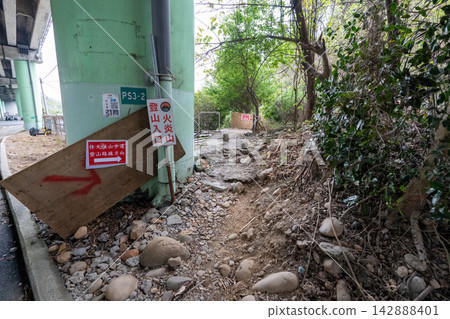 台灣第35座小山峰火岩山登山路線沿途風景。 台灣第35座小山峰火岩山登山路線沿途風景。 142888401