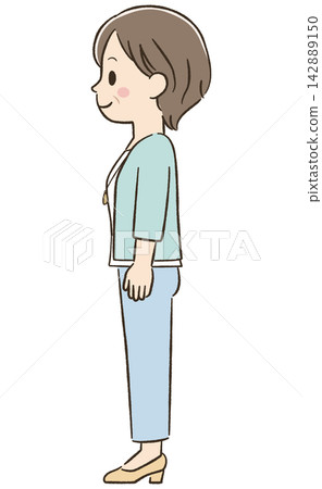 Daily life and communication materials for a woman in her 50s: Full body, side view Daily life and communication materials for a woman in her 50s: Full body, side view 142889150