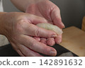 Grab sushi 142891632
