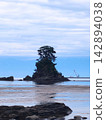 rocks floating in the sea 142894038