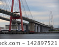 [Nagoya] Meiko Triton Bridge, through which the Ise Bay Expressway passes. 142897521