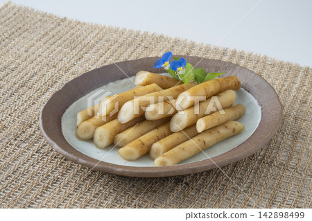 Pickled burdock root in soy sauce 142898499