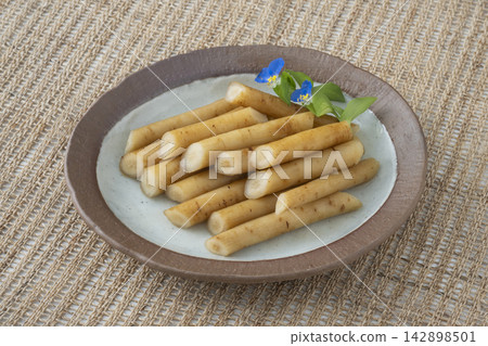 Pickled burdock root in soy sauce 142898501