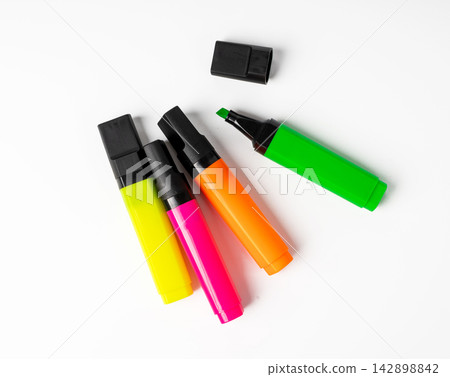 Highlight pen isolated, yellow office highlighter on white background 142898842