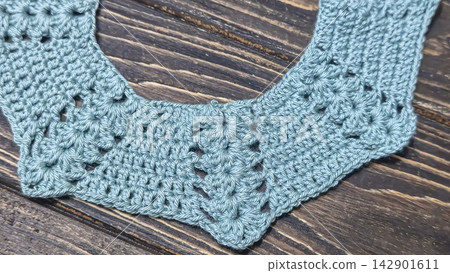 Crochet pattern using colored yarn. Garment and bag details, handmade. Tutorial. 142901611