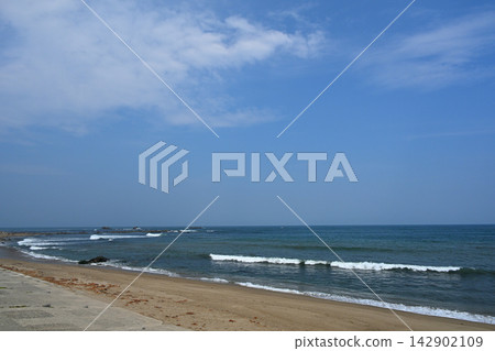 The Pacific Ocean and the Sky The Pacific Ocean and the Sky 142902109