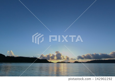 Sunrise over Furuzamami Beach on Zamami Island - Okinawan scenery Sunrise over Furuzamami Beach on Zamami Island - Okinawan scenery 142902292