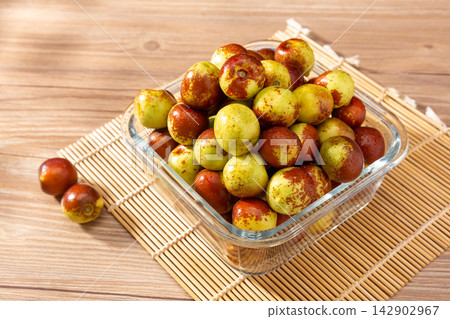 fresh Chinese Jujube Fruit With Sweet Crisp Texture fresh Chinese Jujube Fruit With Sweet Crisp Texture 142902967