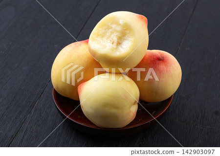 fresh Ripe White Peaches Fruit with Sweet Fragrant Flesh fresh Ripe White Peaches Fruit with Sweet Fragrant Flesh 142903097