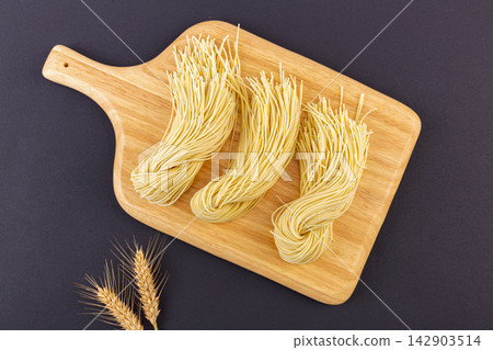 fresh Raw Round Wheat Ramen Noodles Fresh Asian Pasta 142903514