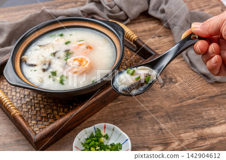 seafood Congee with Sliced Black Fish Fillet and Shrimp seafood Congee with Sliced Black Fish Fillet and Shrimp 142904612