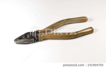 pliers, hand-held fitter's and assembler's tools 142904785