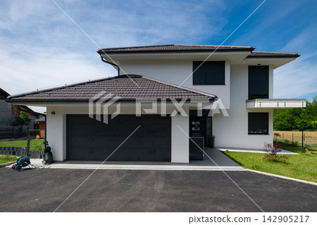 Modular modern minimalist house with integrated garage and solar panels for high efficiency heating and cooling Modular modern minimalist house with integrated garage and solar panels for high efficiency heating and cooling 142905217