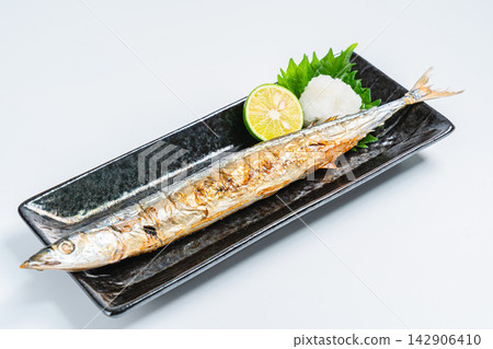 薩拉米香腸烤秋刀魚 薩拉米香腸烤秋刀魚 142906410