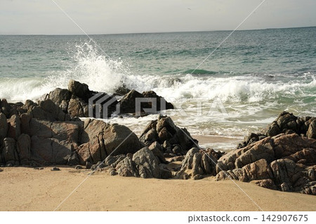洶湧的波浪 142907675