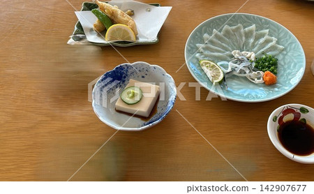 看起來很美味的日式河豚料理 看起來很美味的日式河豚料理 142907677