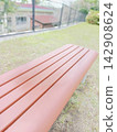 公園的長椅上 142908624