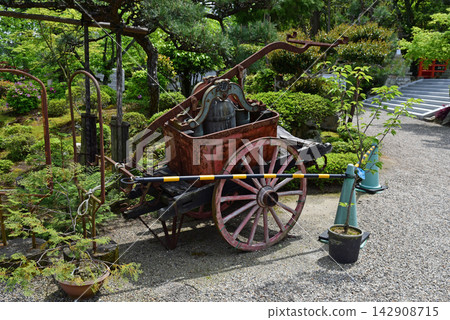 Old fire extinguishing pump Old fire extinguishing pump 142908715