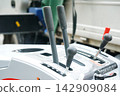 lever 142909084