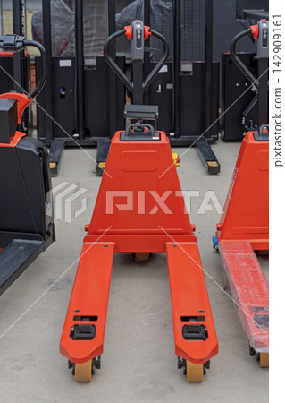 Red Electric Pallet Jack Red Electric Pallet Jack 142909161