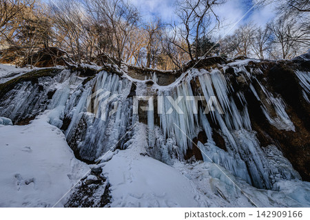 A powerful, upward-looking composition captures the massive icicles of Shichijo Falls against a clear winter sky. A powerful, upward-looking composition captures the massive icicles of Shichijo Falls against a clear winter sky. 142909166