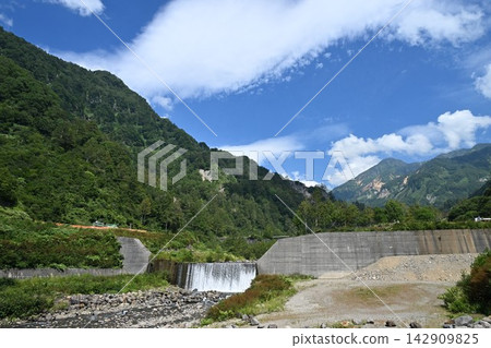 目標是成為世界遺產:城年寺川白石堰,重要文化財產。 目標是成為世界遺產:城年寺川白石堰,重要文化財產。 142909825