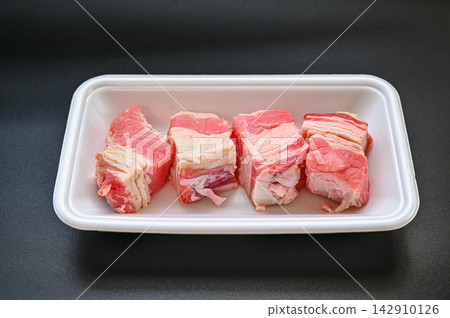Packaged beef brisket block for stewing Packaged beef brisket block for stewing 142910126