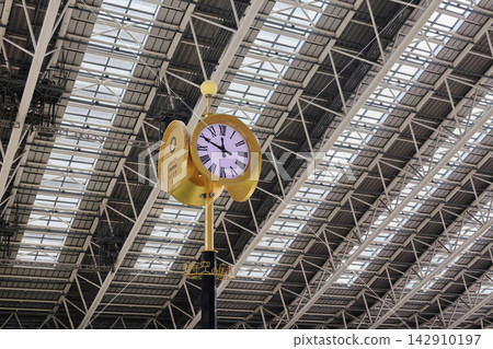 大阪站城的時空廣場與金色時鐘 大阪站城的時空廣場與金色時鐘 142910197