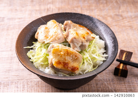 Salt koji grilled chicken thigh steak rice bowl Salt koji grilled chicken thigh steak rice bowl 142910863