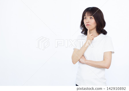 一個非常擔心的女人 142910892