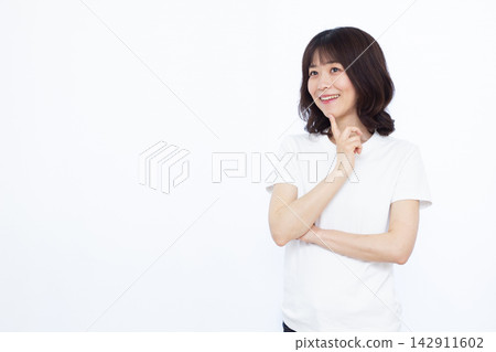 Woman thinking with a smile Woman thinking with a smile 142911602