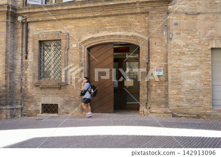 Right to Study Office in Urbino, Italy Right to Study Office in Urbino, Italy 142913096