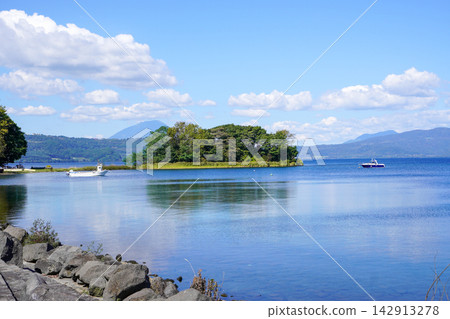 Mount Yotei and Mount Shiribetsu as seen beyond the small island. Mount Yotei and Mount Shiribetsu as seen beyond the small island. 142913278