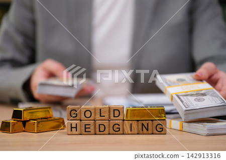 Investing in gold and cash shows financial strategies for protecting assets during market fluctuations Investing in gold and cash shows financial strategies for protecting assets during market fluctuations 142913316