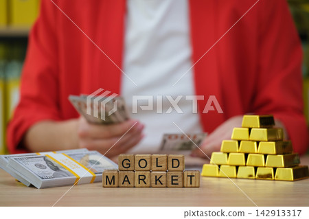 Exploring the dynamics of the gold market with currency and gold bars in focus Exploring the dynamics of the gold market with currency and gold bars in focus 142913317
