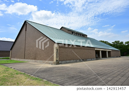 Exterior view of the Ogihara Sugi Memorial Museum of Art in Inazawa City (Aichi Prefecture) Exterior view of the Ogihara Sugi Memorial Museum of Art in Inazawa City (Aichi Prefecture) 142913457