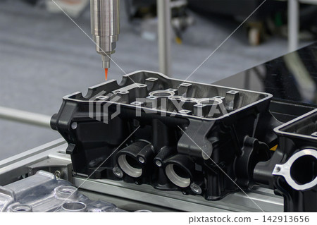 Automatic assembly process of automotive engine parts by a robotic arm Automatic assembly process of automotive engine parts by a robotic arm 142913656
