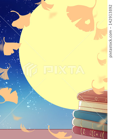 桌上的一本西式書;銀杏樹;月亮;剪影;夜空。 桌上的一本西式書;銀杏樹;月亮;剪影;夜空。 142913892