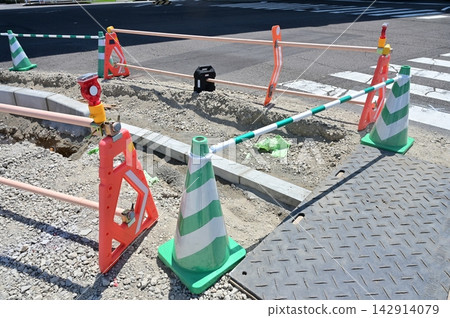 Road construction site where road gutters and curbs are being installed and repaired. Road construction site where road gutters and curbs are being installed and repaired. 142914079